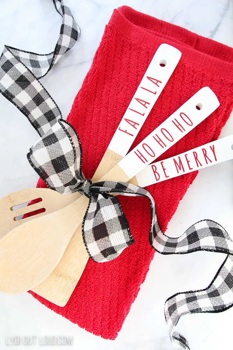 DIY christmas wooden spoon gift idea