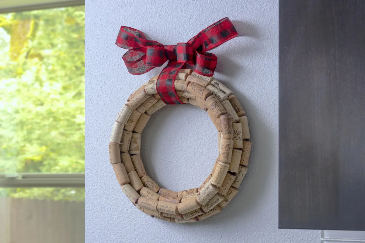 how to make cork wreath