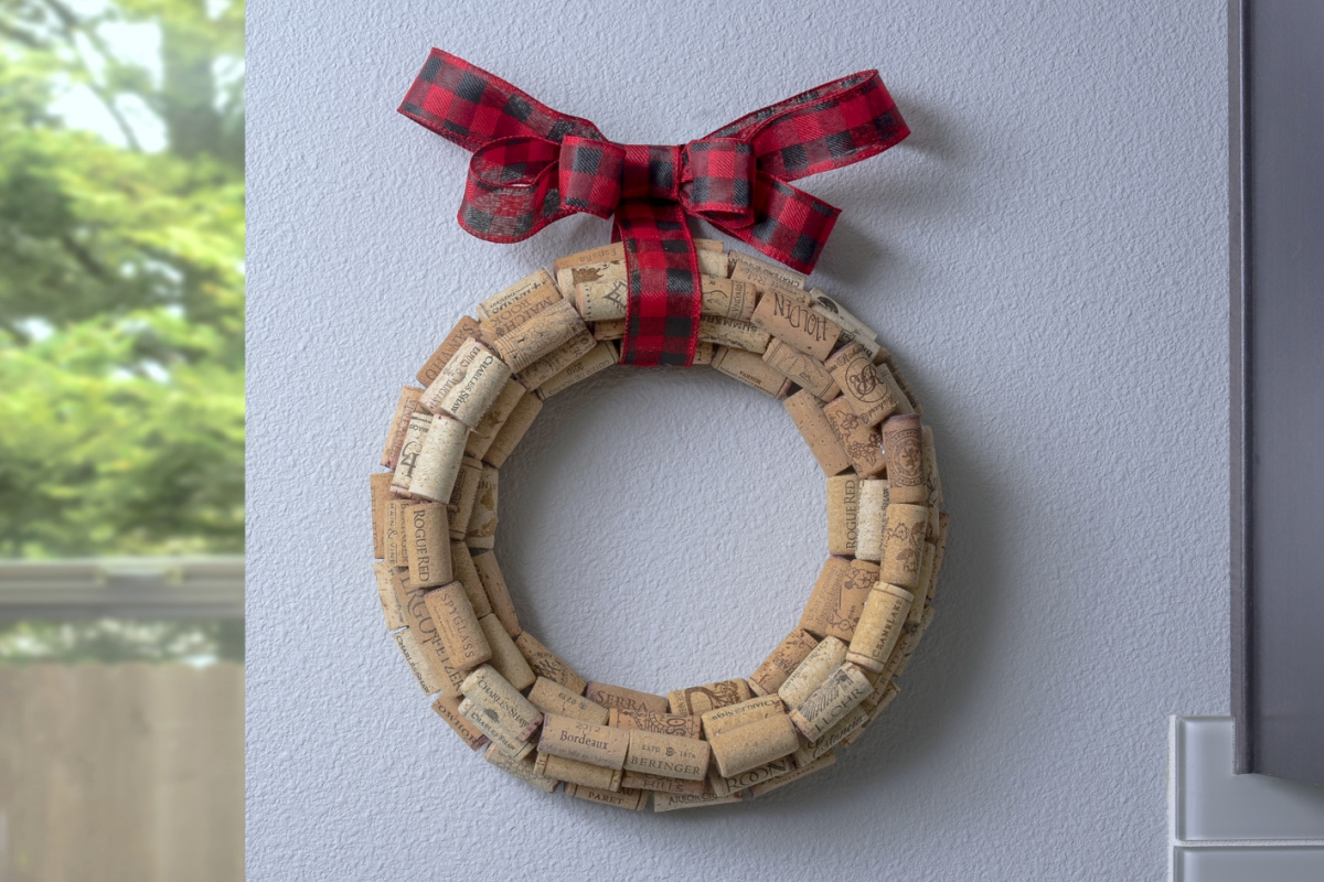 how to make wine cork wreath