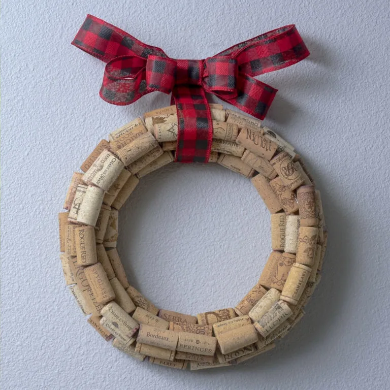 make a wine cork wreath