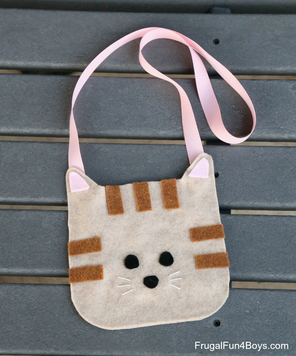 Felt cat purse craft