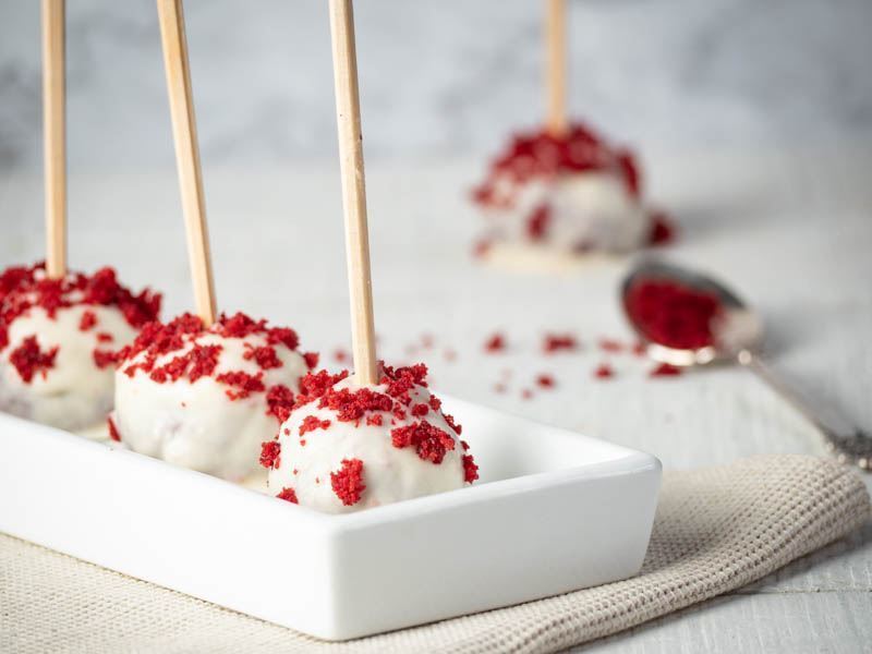 Red Velvet and white chocolate cake pop recipe