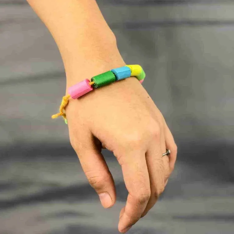 construction paper bead bracelet