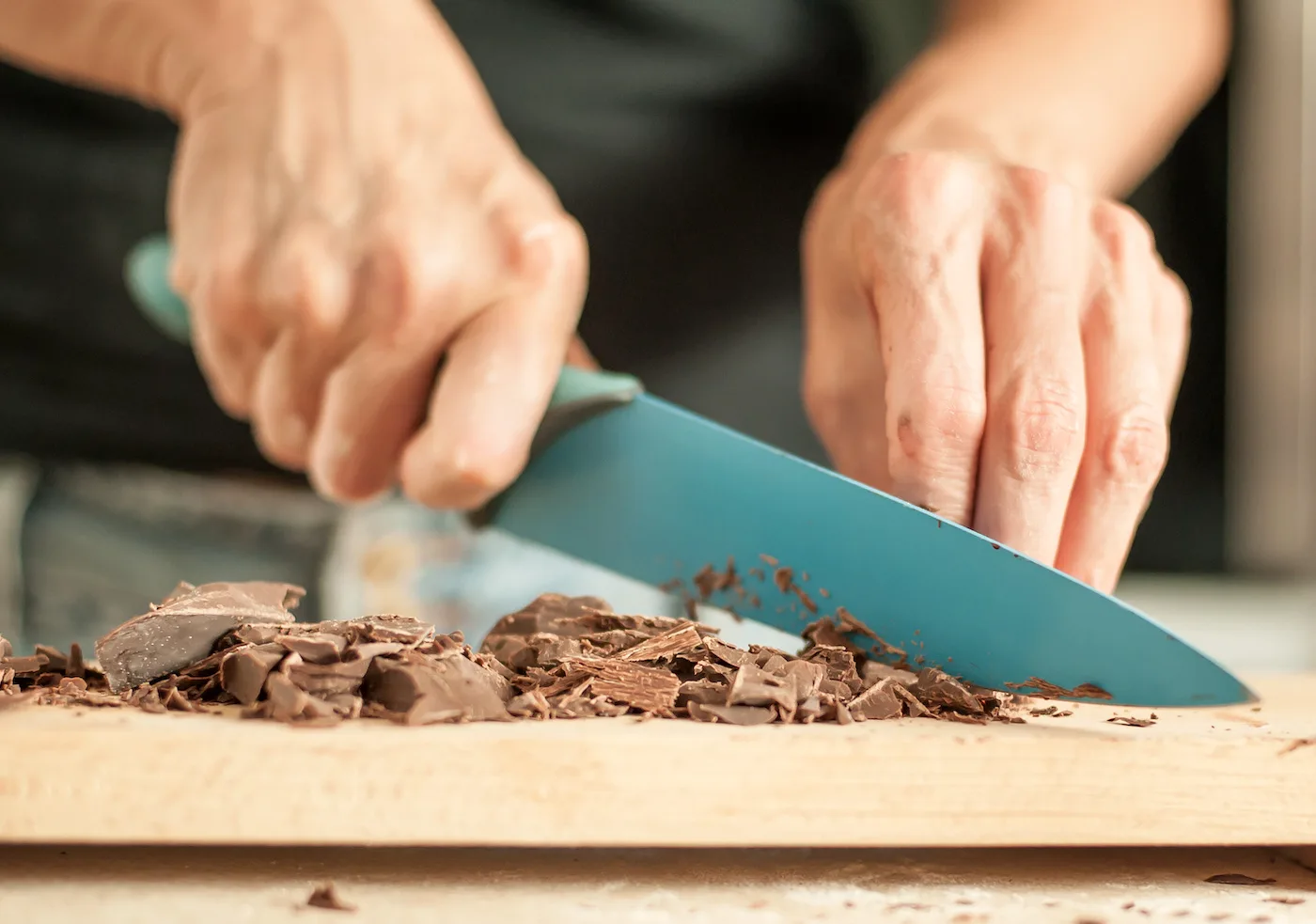 Chopping-chocolate-up-with-a-knife