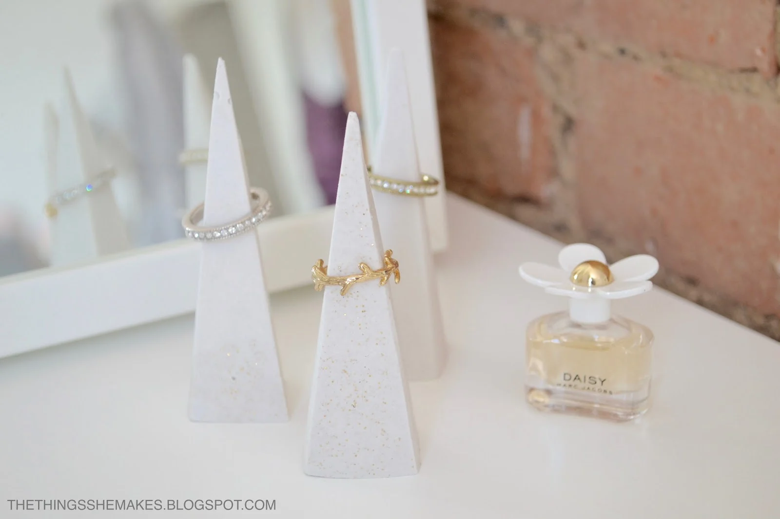 glitter pyramid ring holder DIY