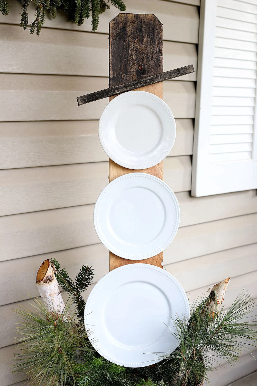 Upcycling Plates Into A Snowman