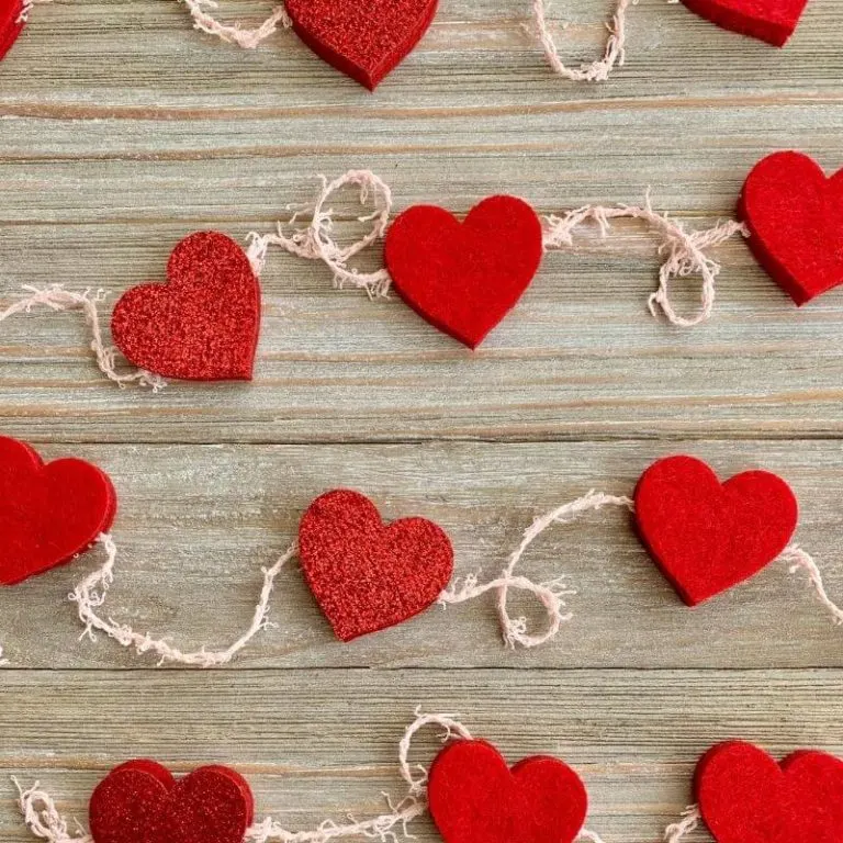 Easy No-Sew Felt Heart Garland