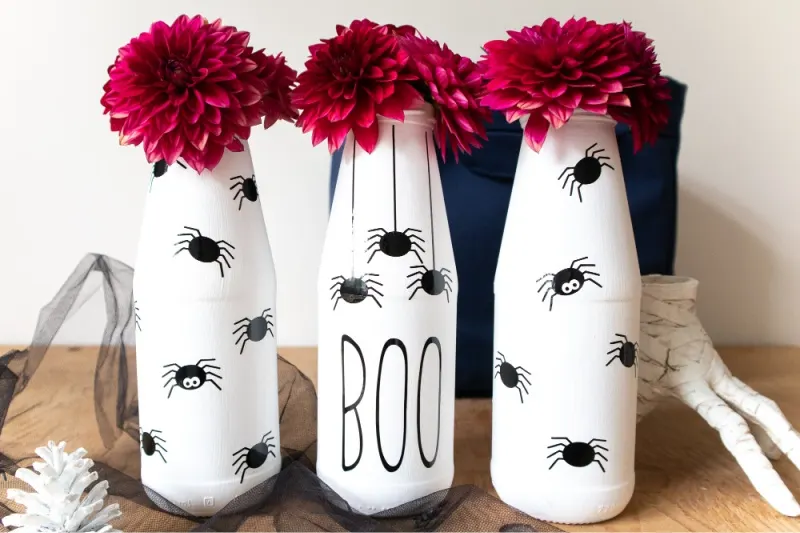 Halloween Spider Jars with the Cricut