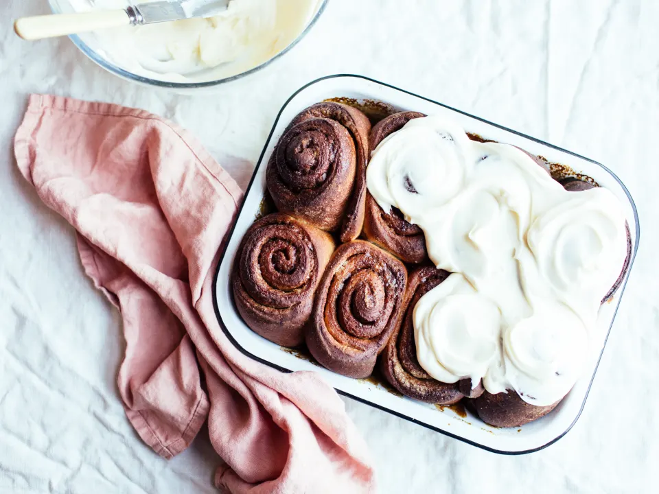 jiffy cinnamon rolls with cream cheese frosting