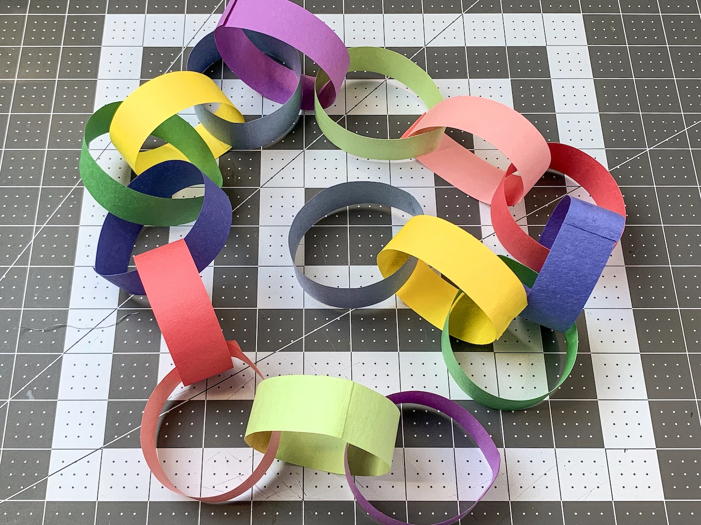 Construction paper, paper chain free directions, Make Paper Chain