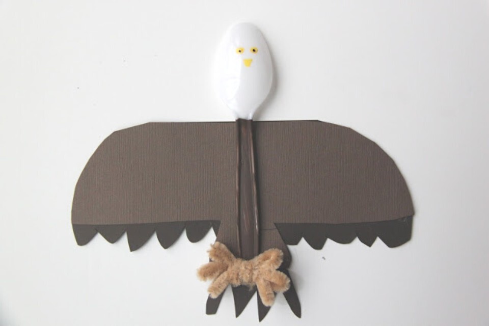 spoon eagle craft for kids