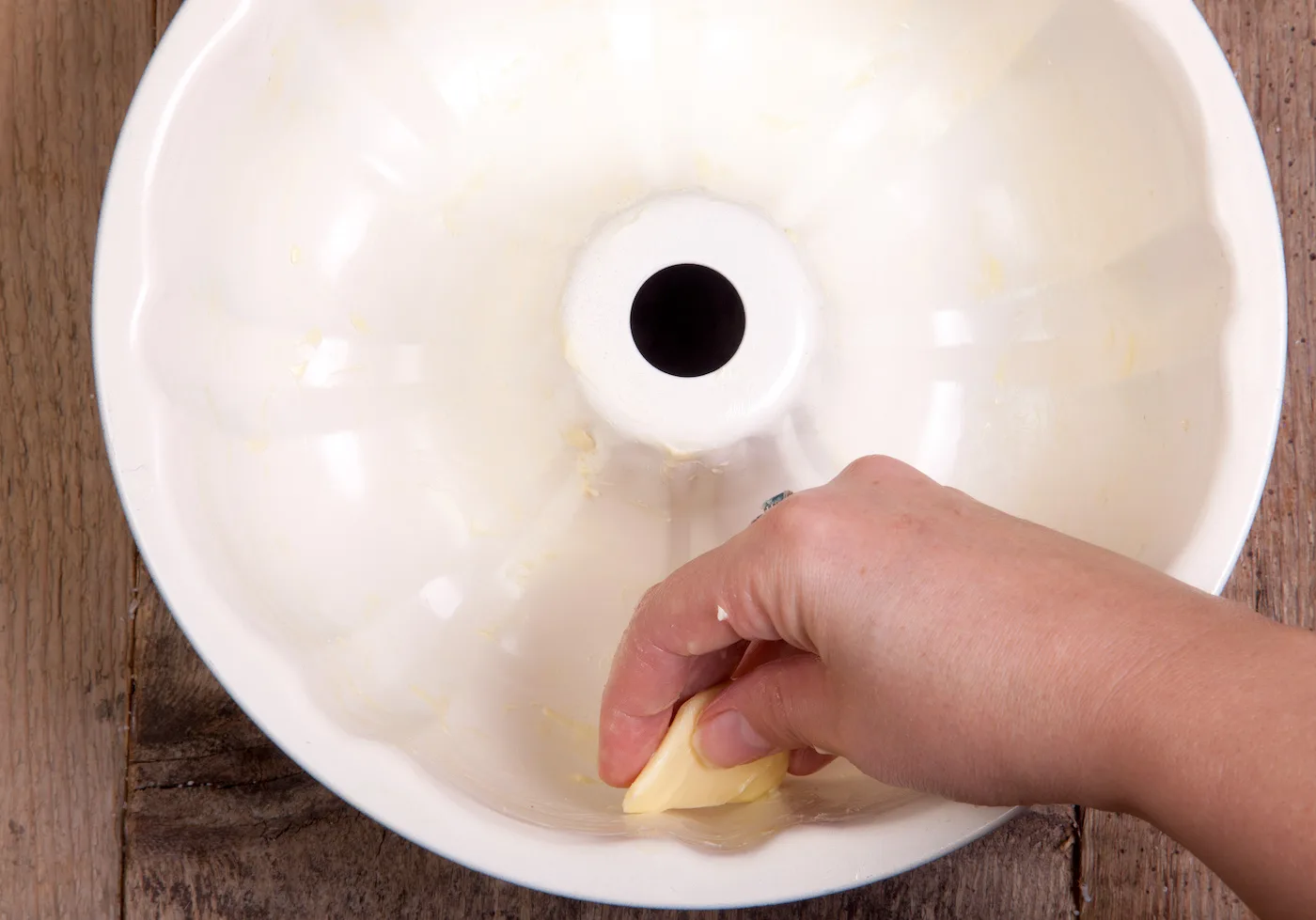 Greasing-a-bundt-pan-with-butter