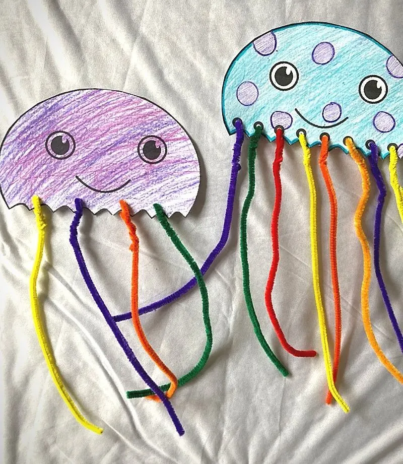 lacing jellyfish craft for preschoolers