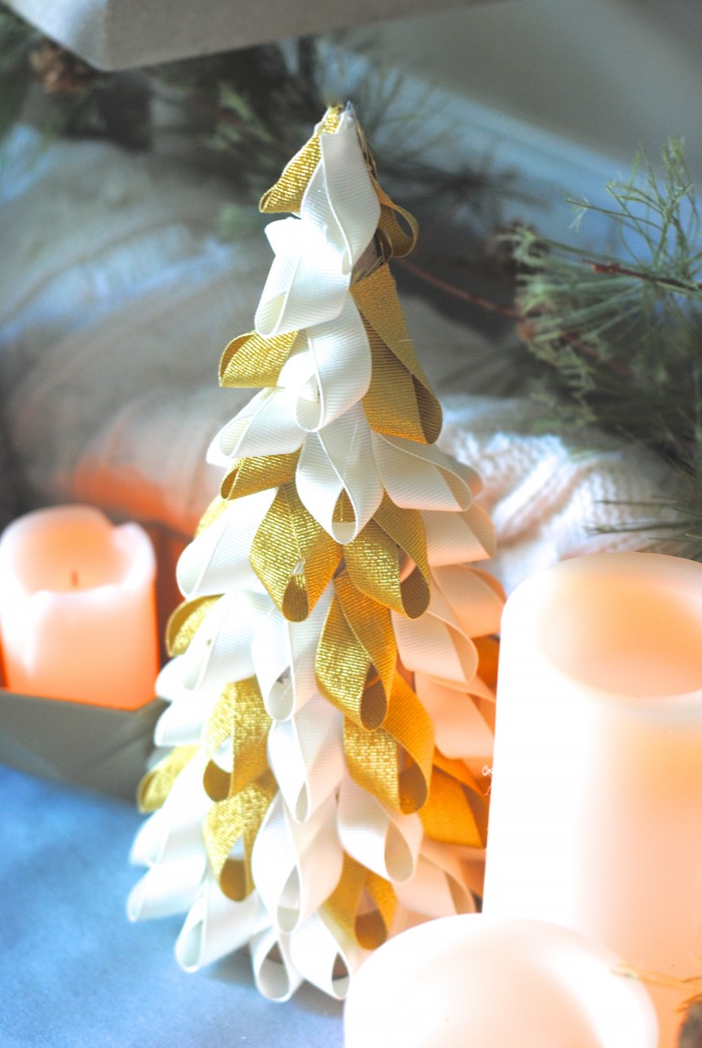 easy christmas tree decor using ribbon