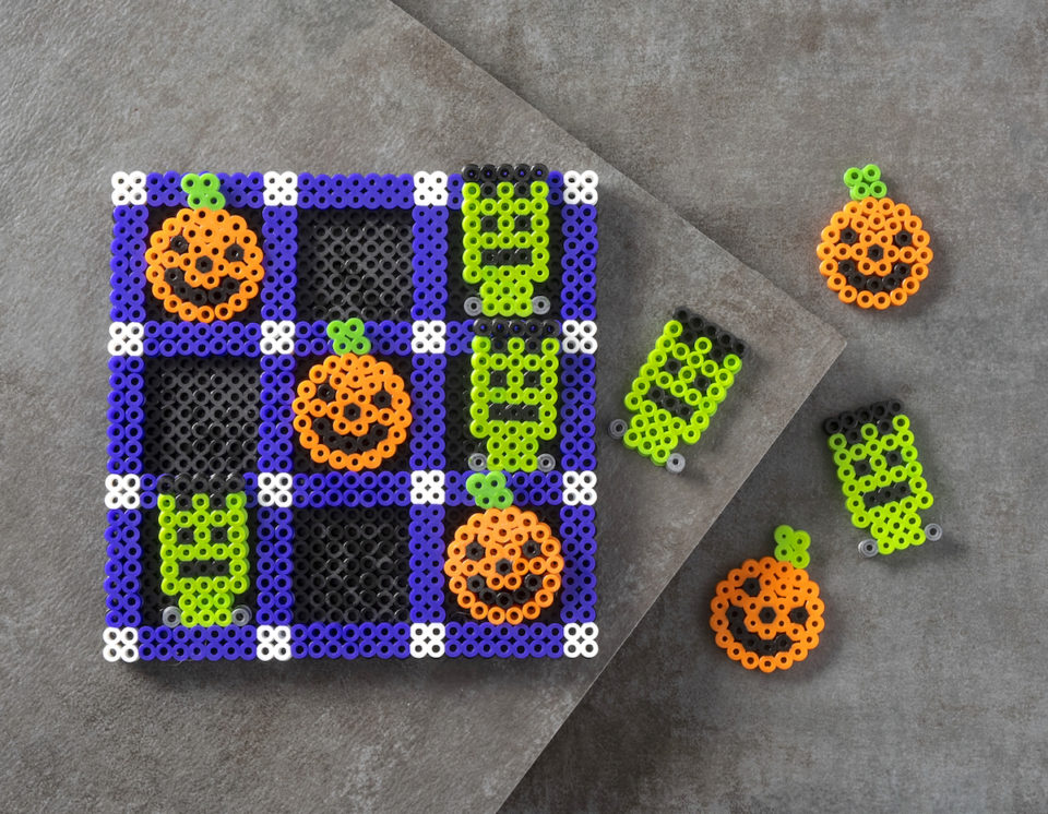 halloween-tic-tac-toe-with-perler-beads-diy-candy