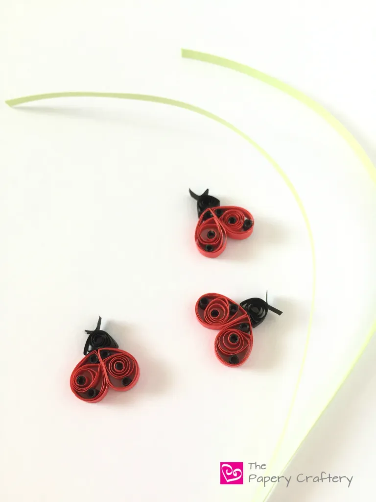 quilling paper ladybugs with grass