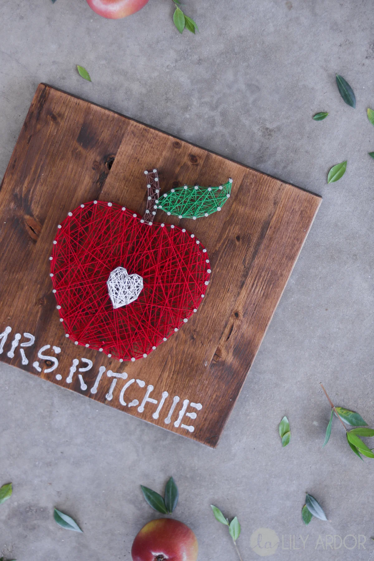 string art apple craft for teacher gift