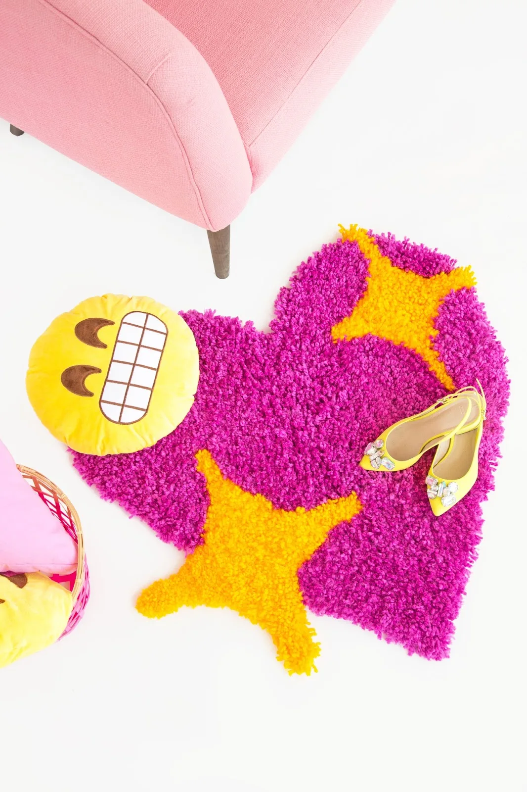 DIY Emoji Heart Yarn Rug