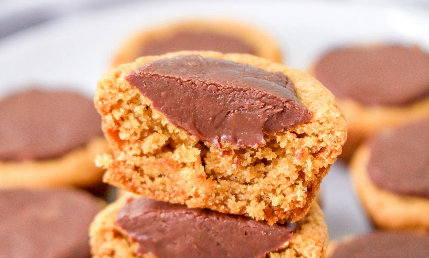 mini peanut butter cookies with fudge