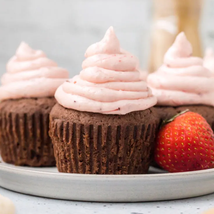 strawberry nutella cupcakes feature image