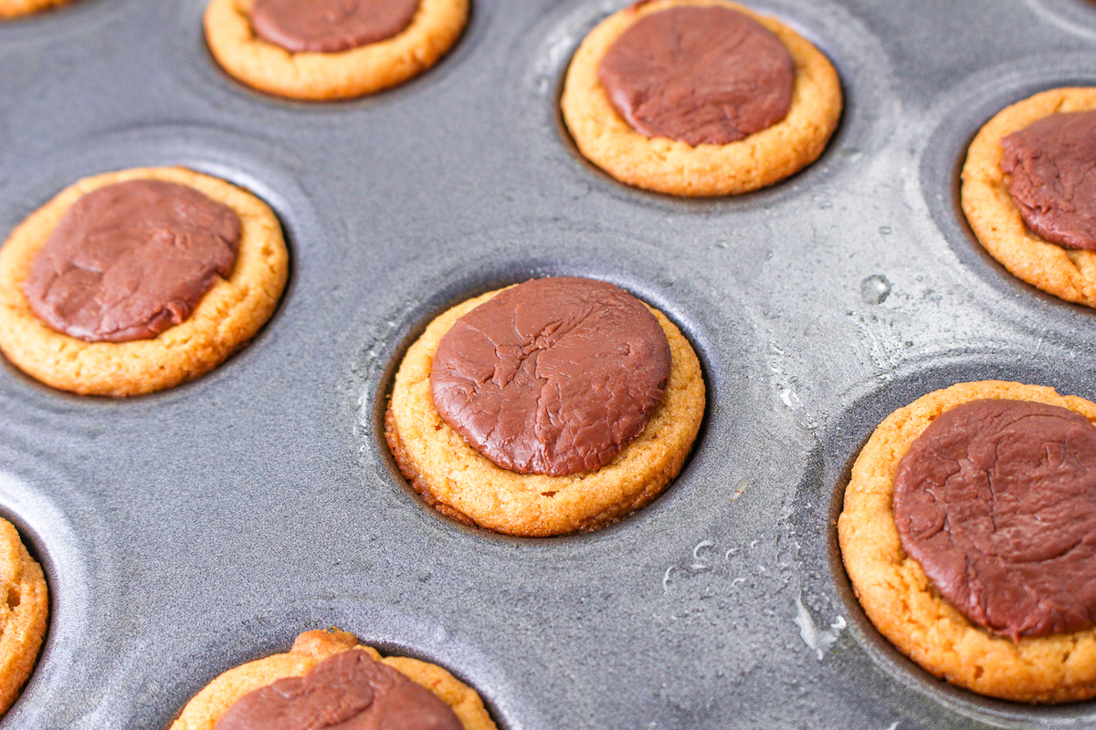 Fudge setting in the peanut butter cookie cups
