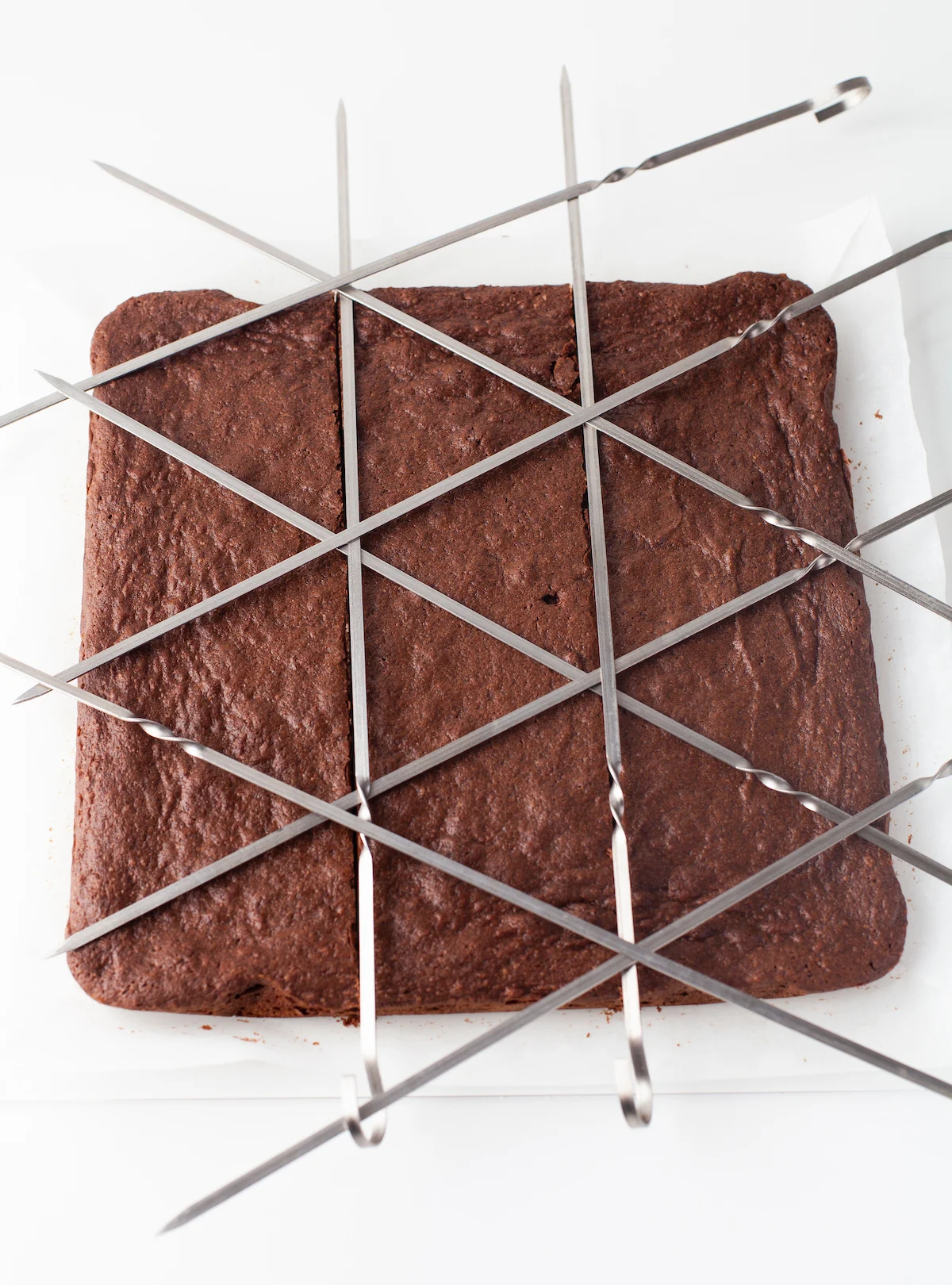 Grid made on the top of the brownies with skewers