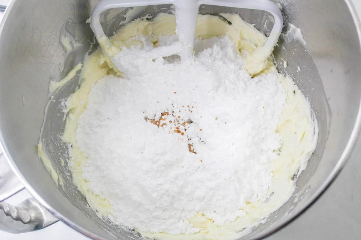 Powder sugar and vanilla added to the cream cheese mixture