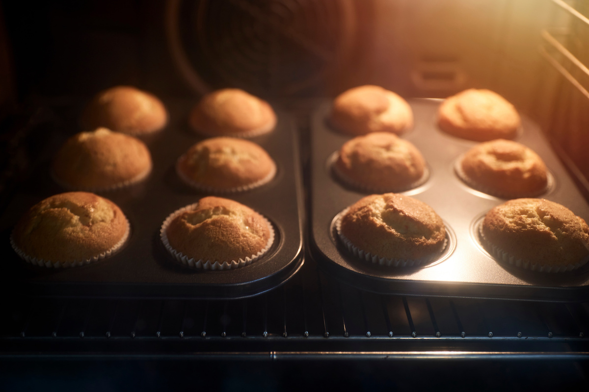 Vanilla-cupcakes-baking-in-the-oven