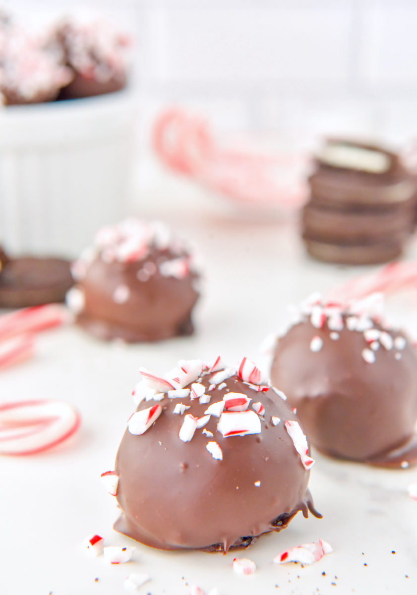 Christmas Oreo Balls (Candy Cane) - DIY Candy