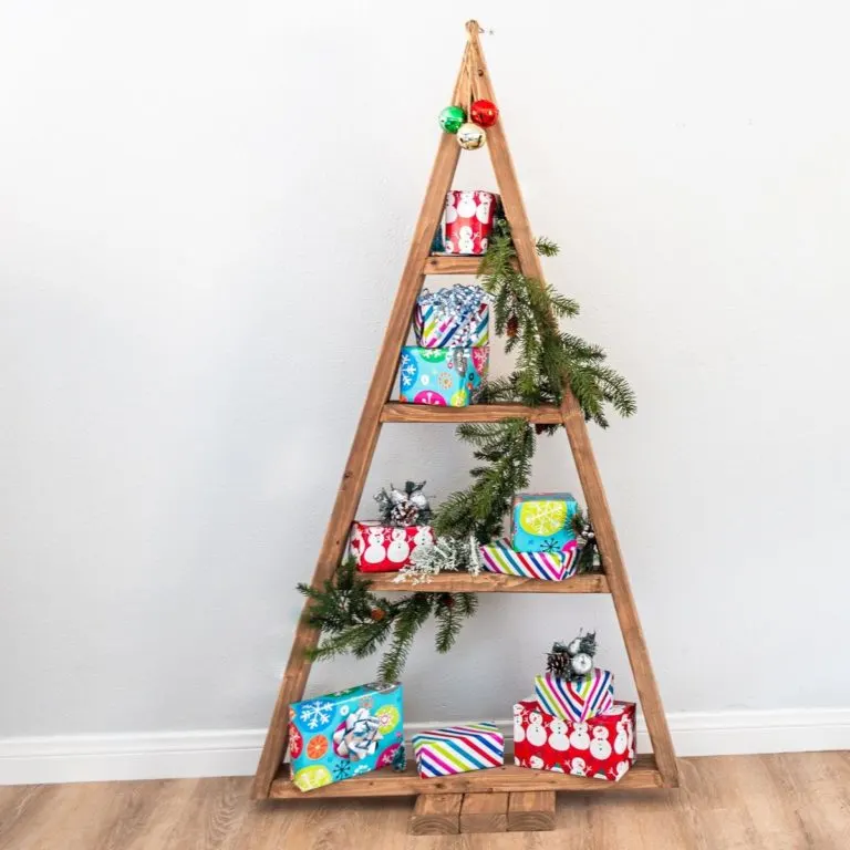 Christmas tree shelf with free plans