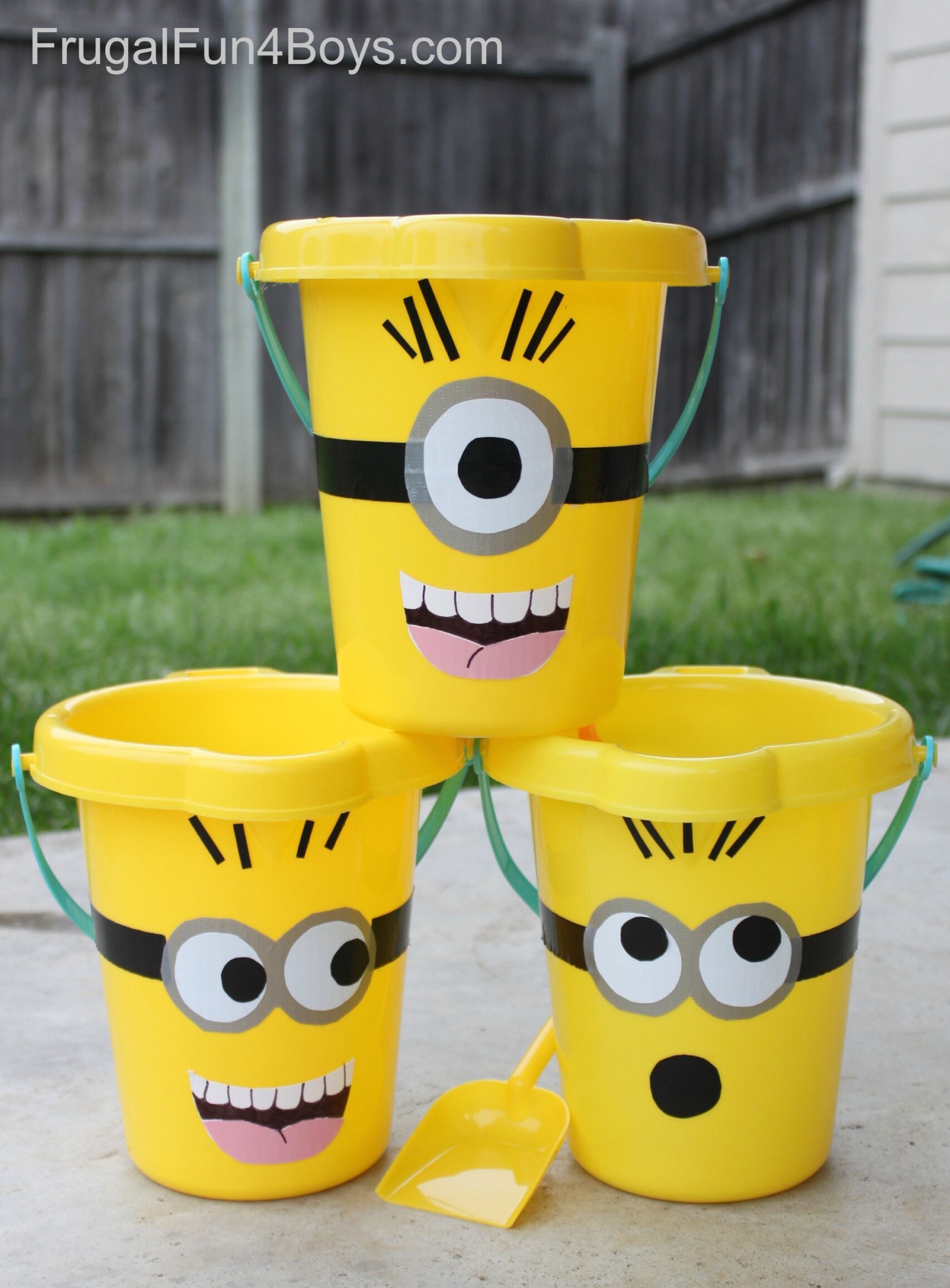 DIY Minions Sand Buckets! (With a free printable pattern)