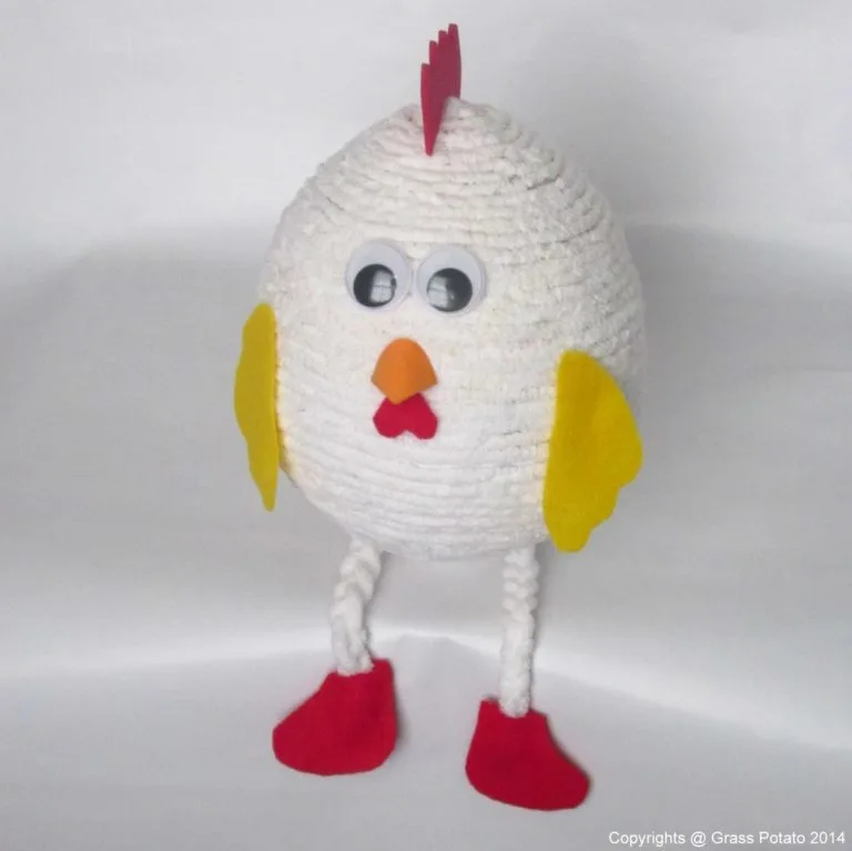 Chicken with boots: Make a Chicken with Yarn and Balloon