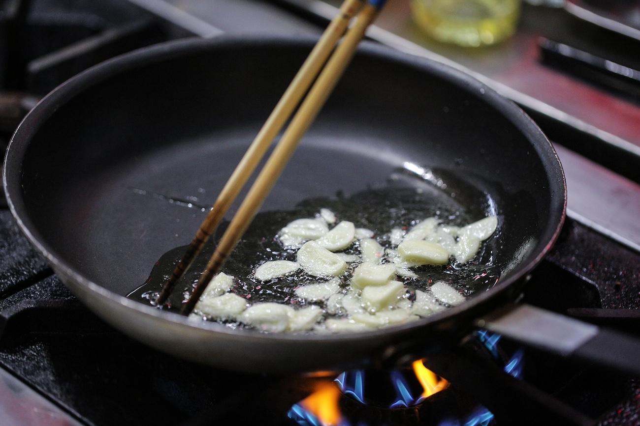 Cooking-garlic-ina-pan-with-coconut-oil