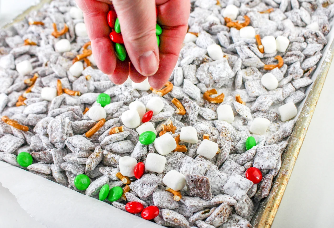 Sprinkling mini marshmallows and M&Ms on top