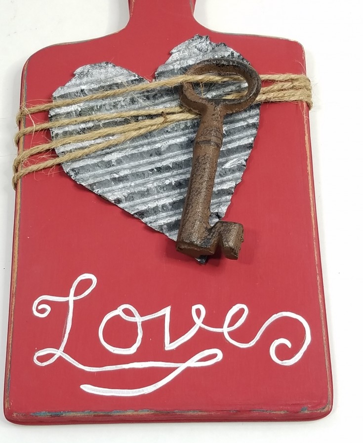 Repurposed-Cutting-Board-Decor-–-Valentine’s-Day-upcycled