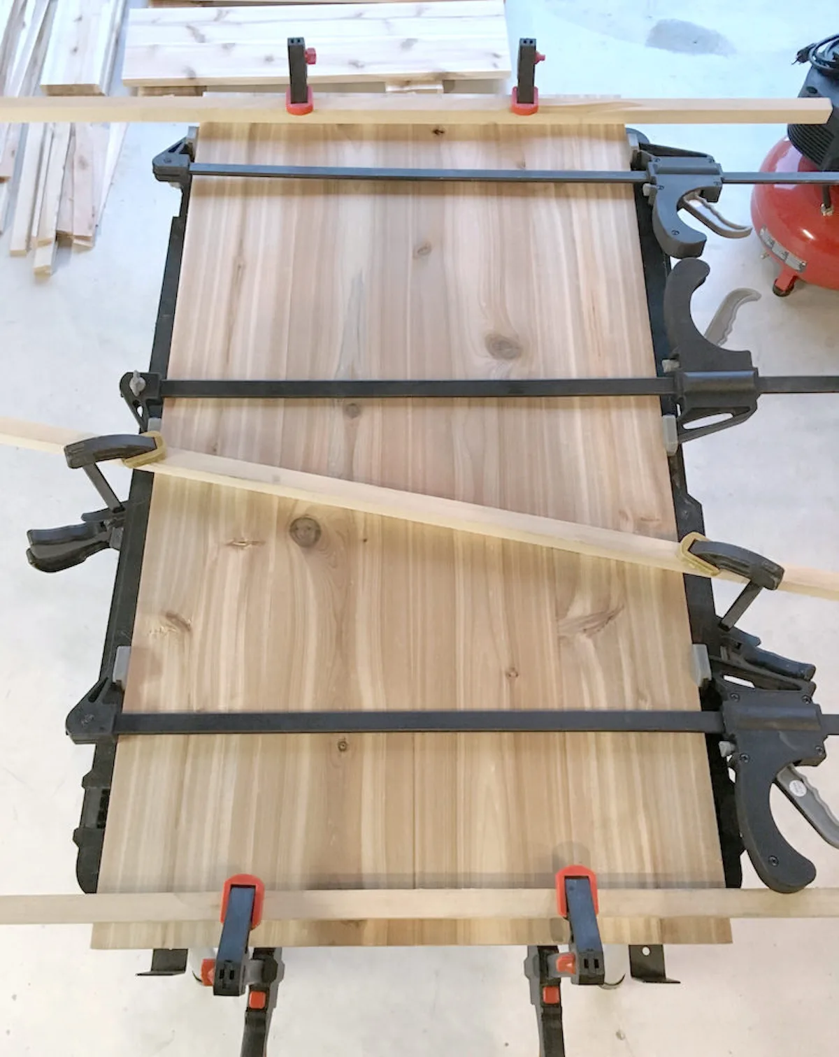 Bar clamps holding side planks