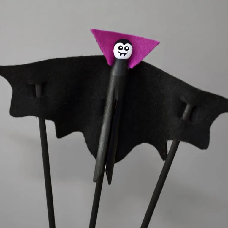 A Vampire Puppet Halloween Craft for Kids