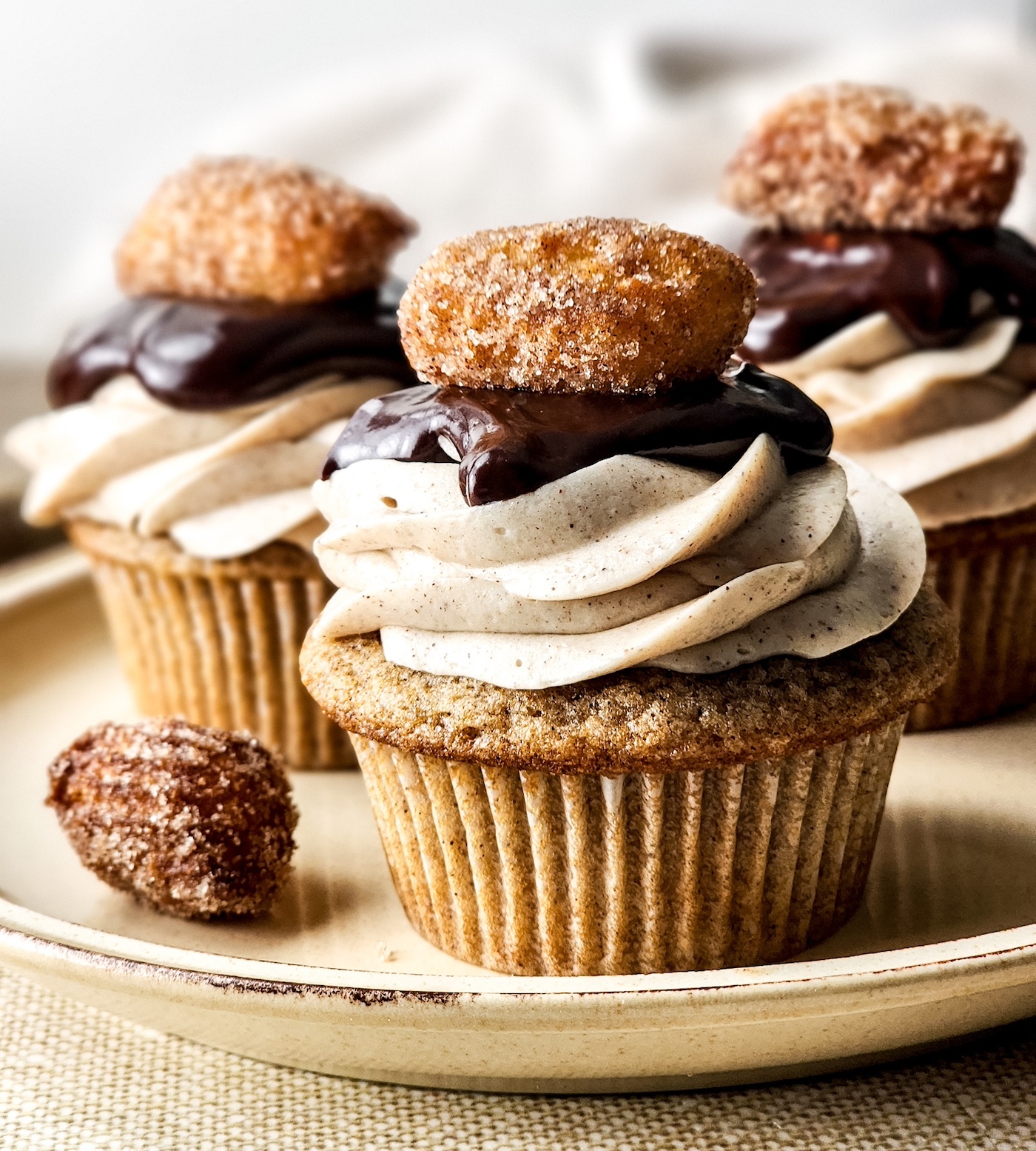 churro cupcakes with cream cheese frosting