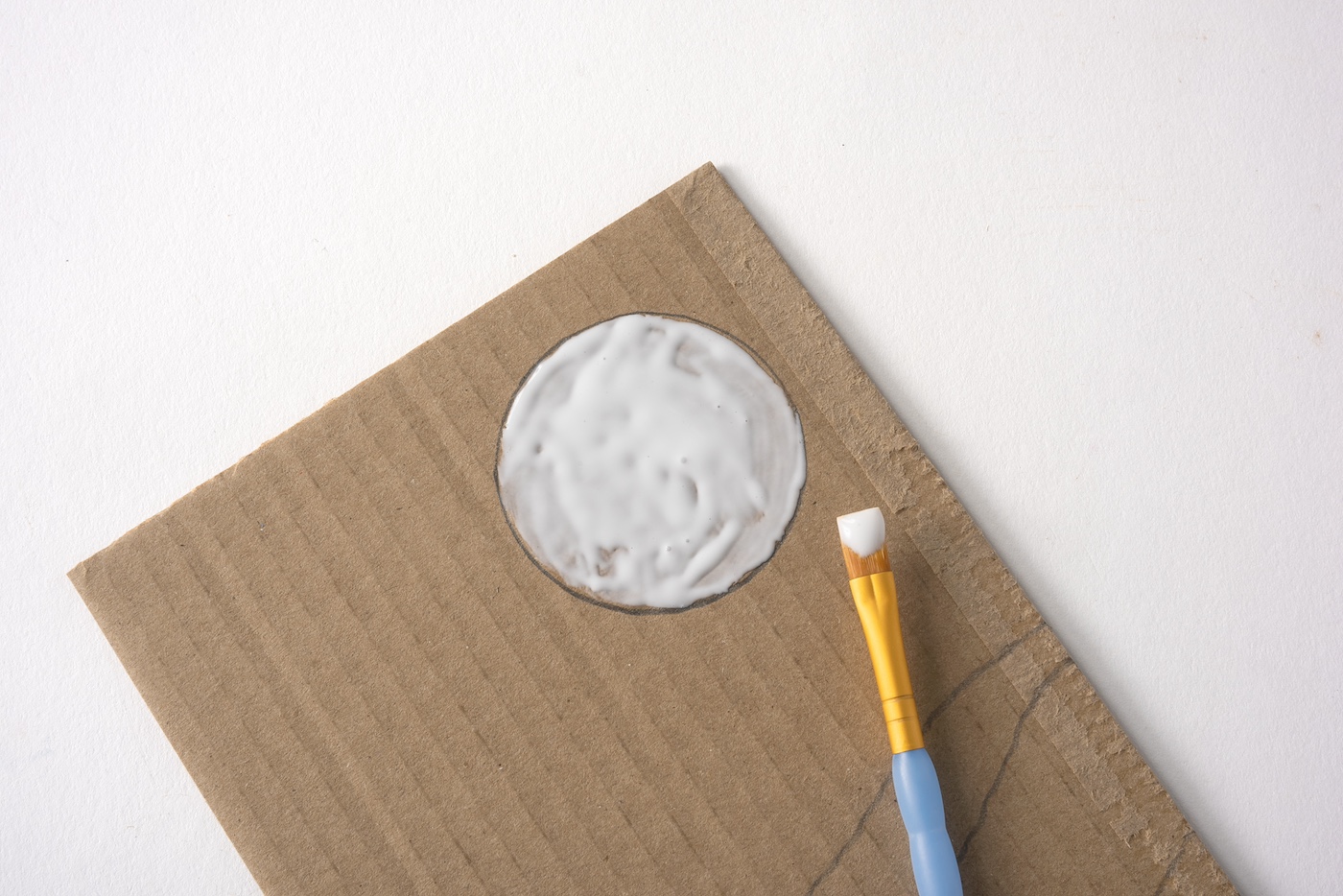 Glue applied to the cardboard surface