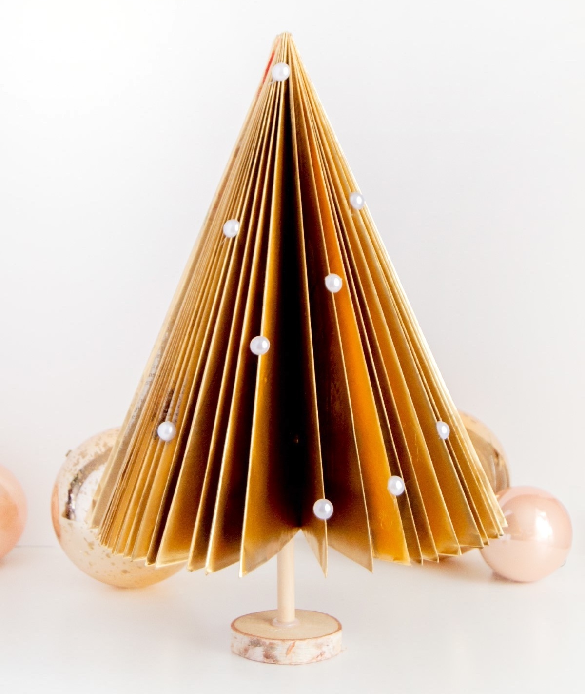 magazine christmas tree