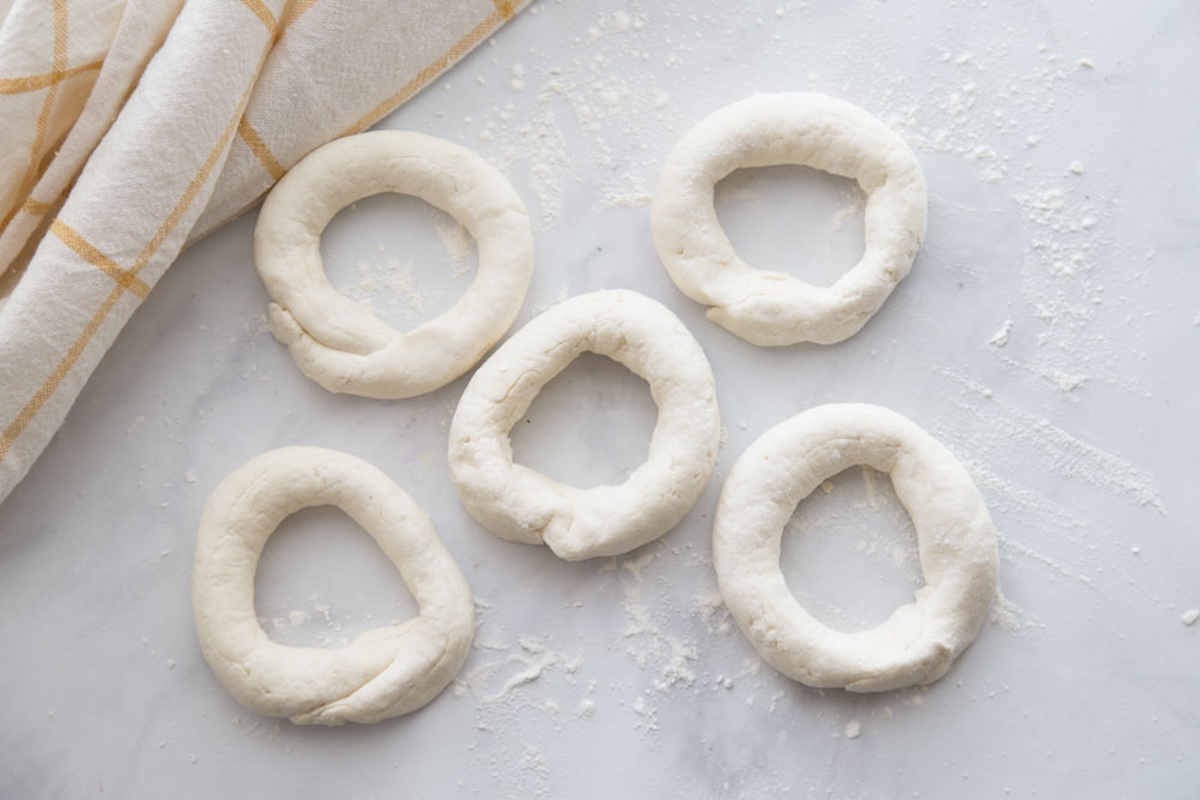 Forming round shapes with teh dough