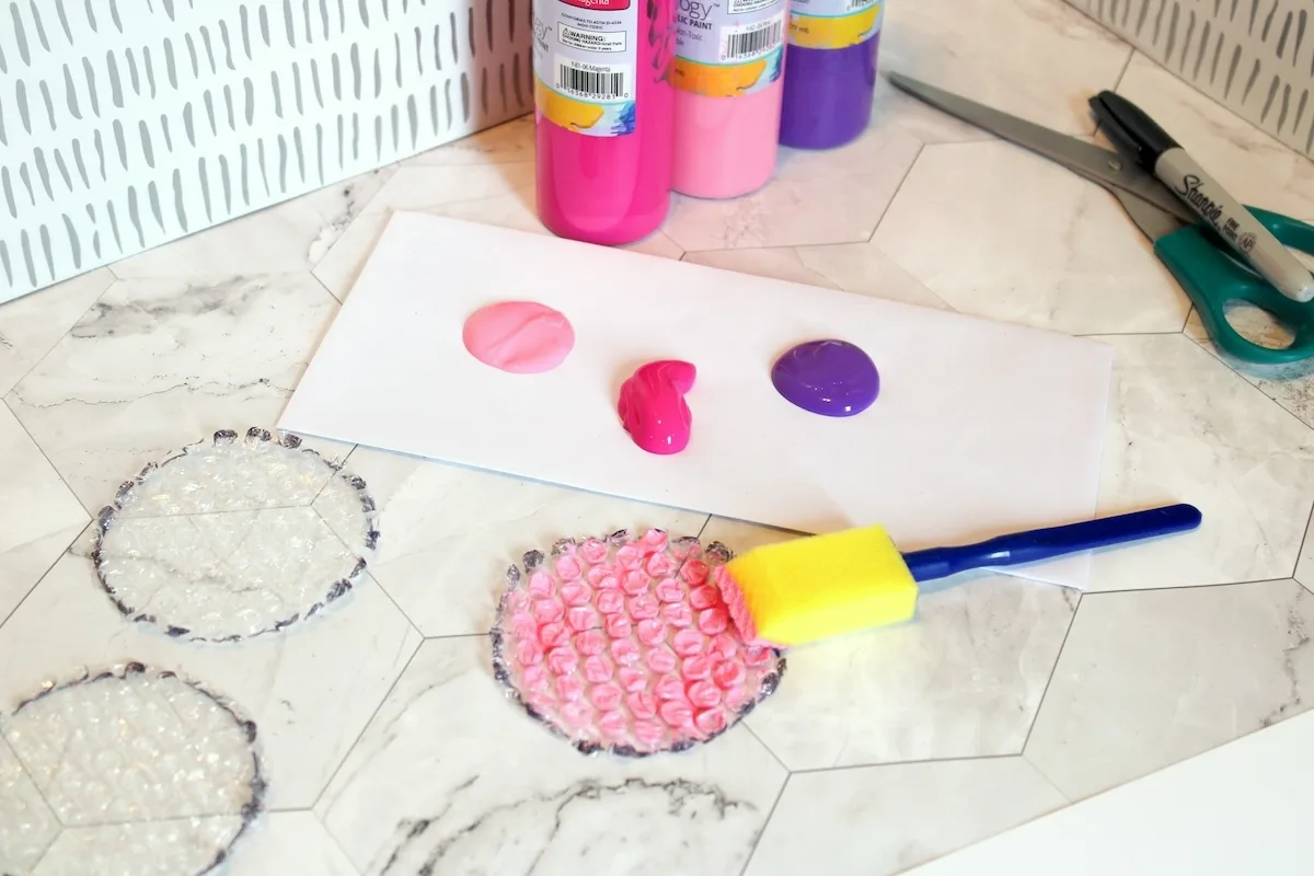 painting bubble wrap with acrylic paint