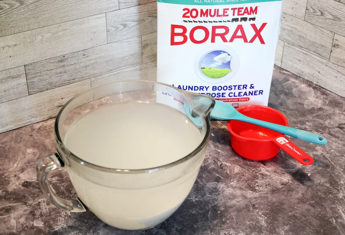 Borax in a glass measuring cup