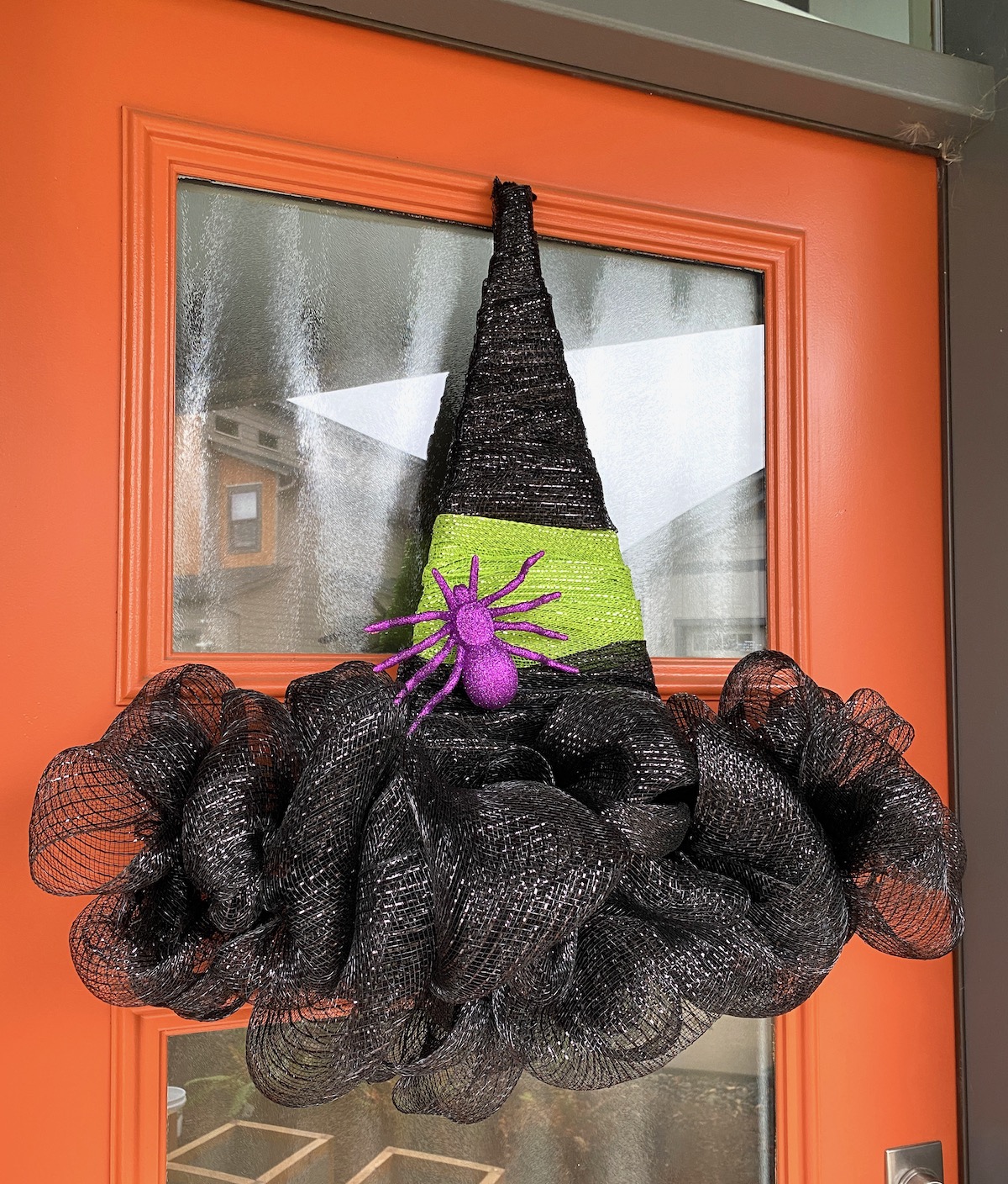 make a witch hat wreath using dollar tree supplies for halloween