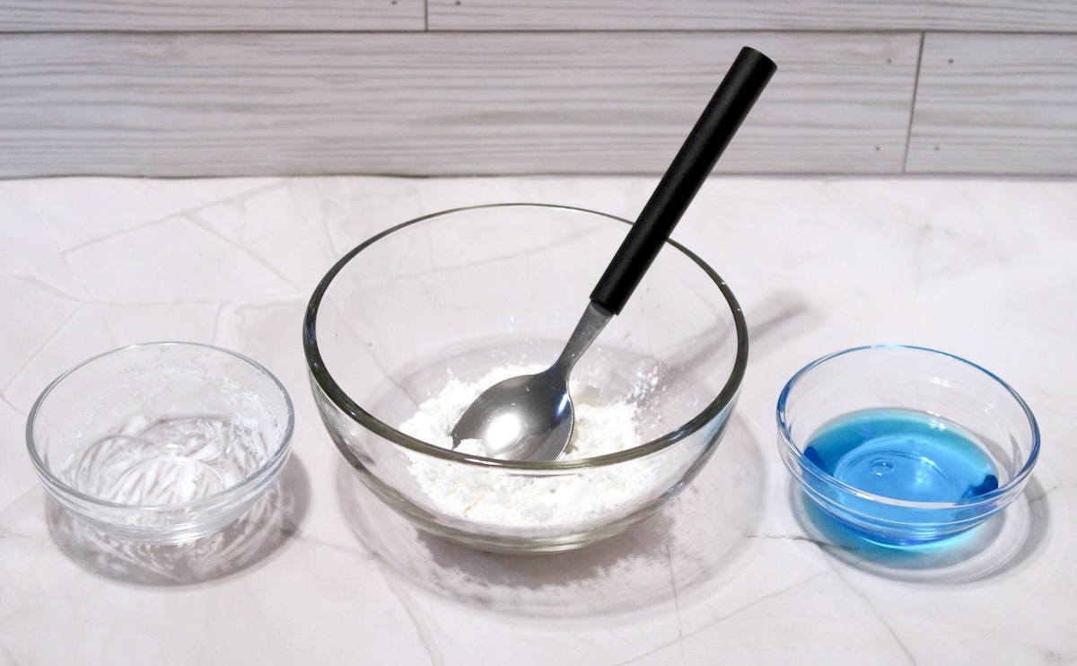 bowl of cornstarch and bowl of dishwashing liquid