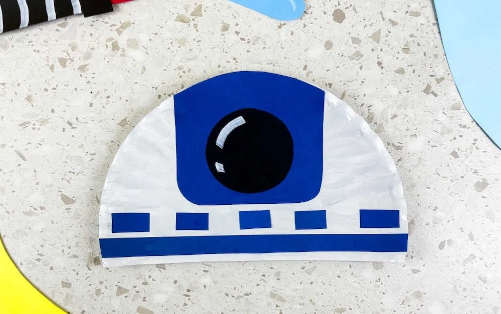 Step-by-Step-R2-D2-Paper-Plate-Craft